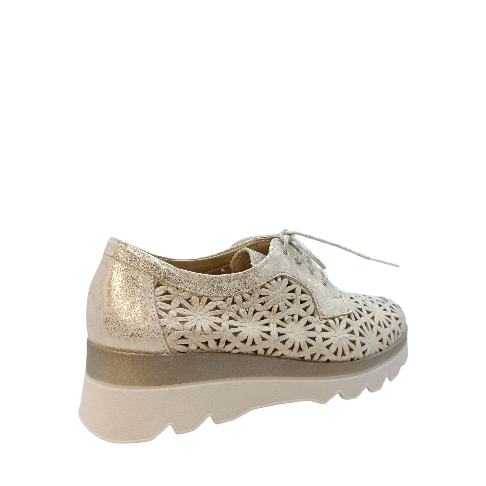 Side view of 5633 Pitillos platform metallic shoes with lazer-cut shapes over the upper. Shop Womens Summer Shoes online and In-store with shoe&me Mount Maunganui